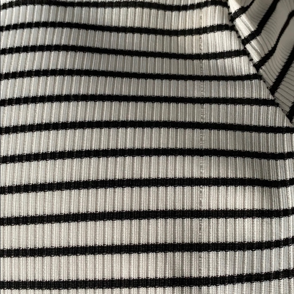Striped/Off-Shoulder Crop Top - Picture 3 of 3